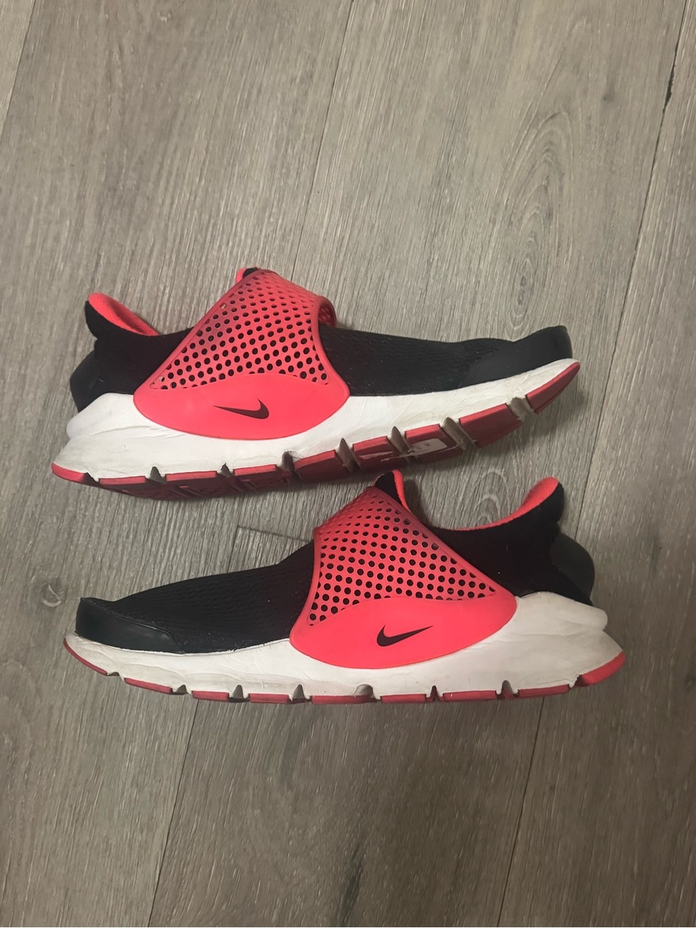 Nike Kids Slip-On Sneakers in Black and Hot Pink size 5Y  Eur 37.5